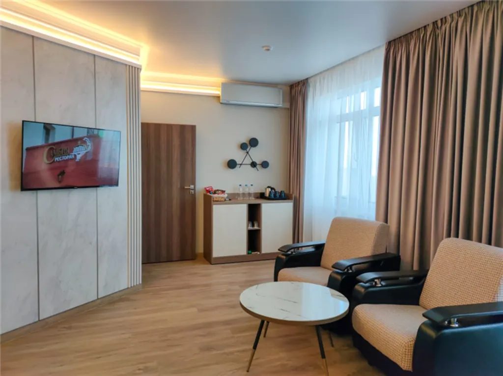 Люкс двухкомнатный с прямым видом на море и балконом (Корп.В)