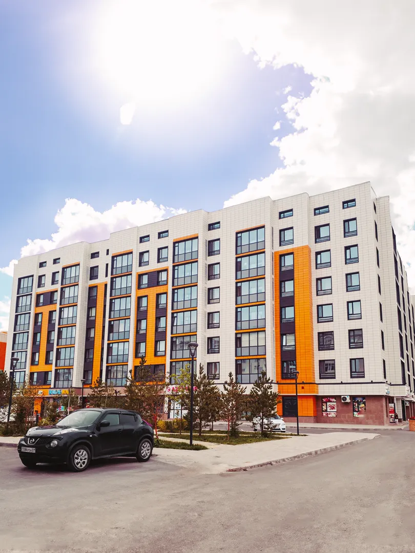 дом снаружи, парковка дом снаружи, парковка