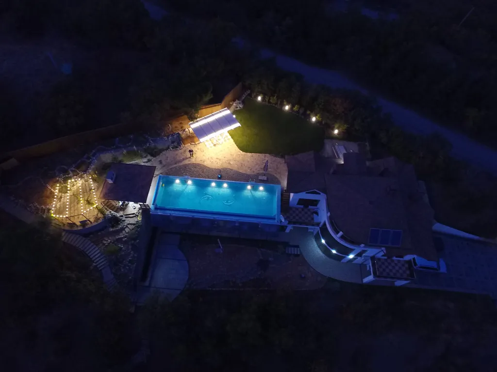 Вилла с панорамной баней и бассейном