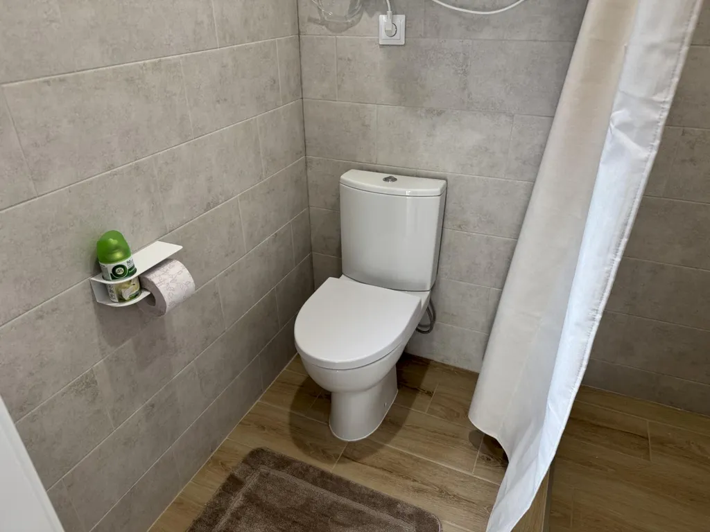 Коттедж Коттедж Деревянный Барнхаус с террасой и парковкой - 7 минут до моря — Геленджик