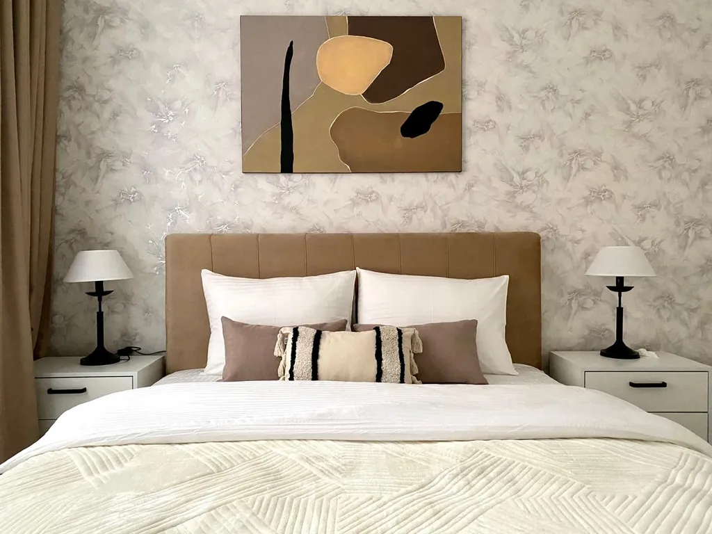 Трехкомнатная квартира Mocha Mousse недалеко от вокзала