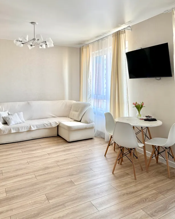 Уютная студия на 21 этаже с видом на озеро