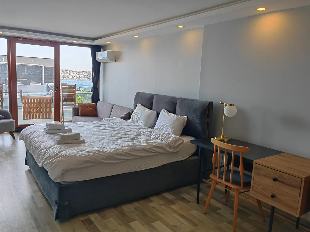 İstanbul boğaz manzaralı teraslı stüdyo daire