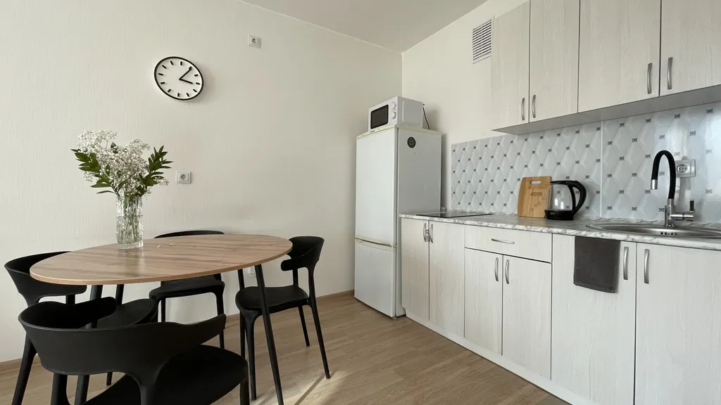 Квартира Квартира Не в отеле, а в квартире рядом с арена авто солнечный — Екатеринбург