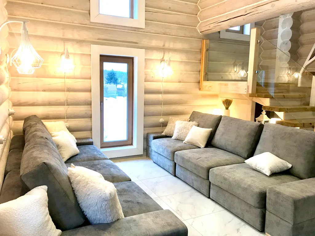 Дом на скале с видом на озеро