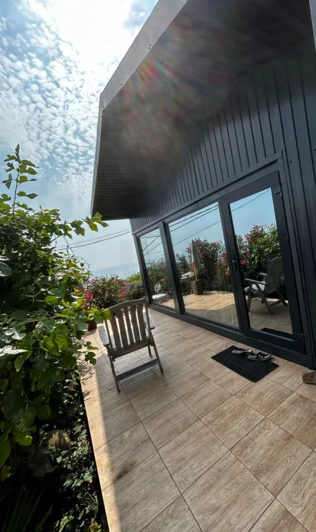 Домик с панорамным видом