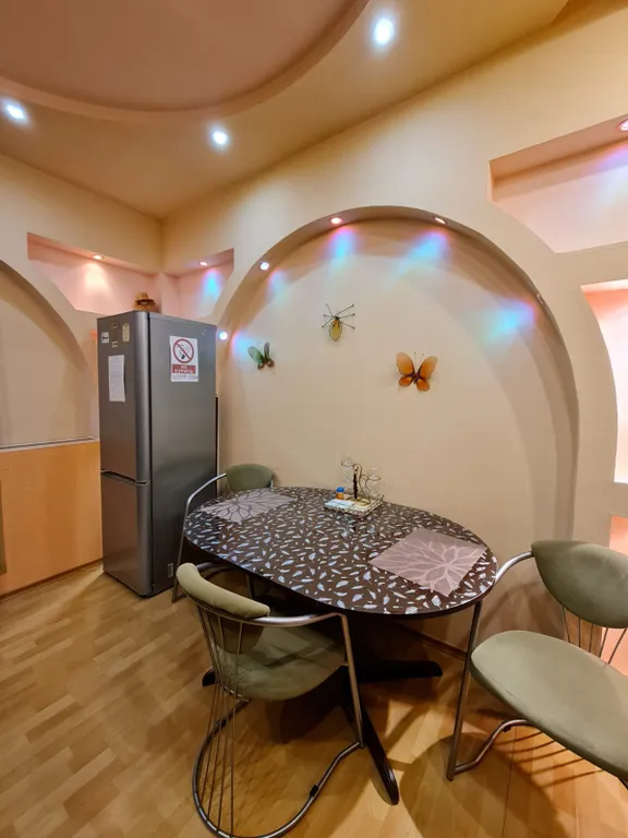 Сталинка во дворе головного офиса норникеля