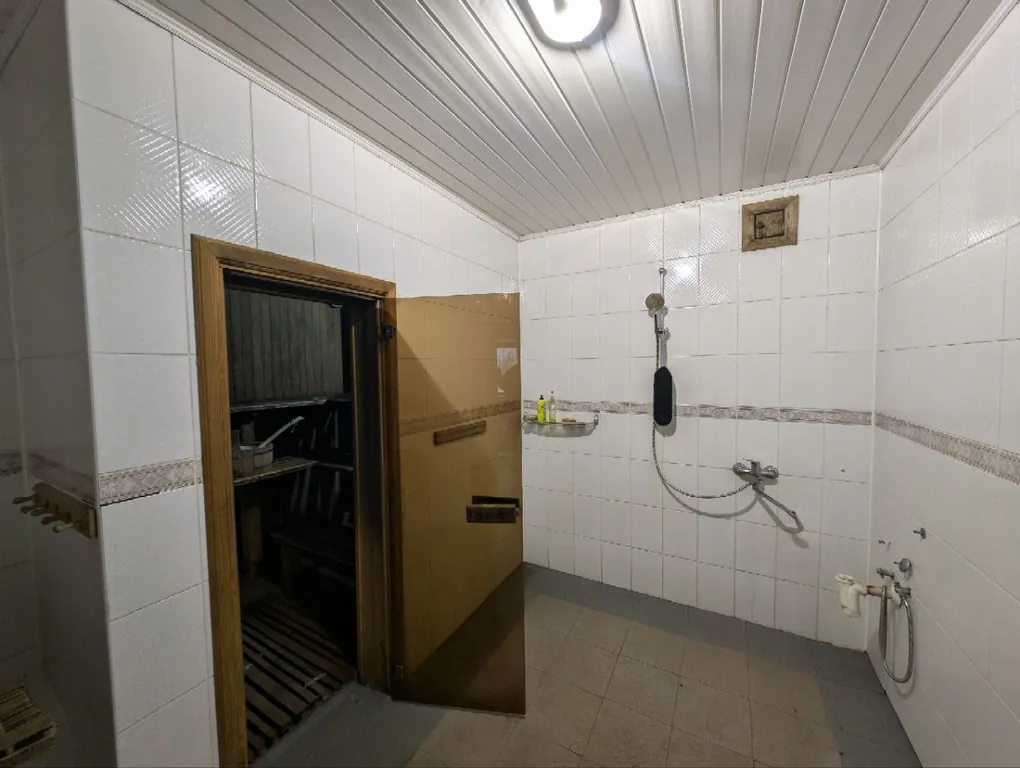 Коттедж с сауной, бассейном и бильярдом в 10 минутах от Минска