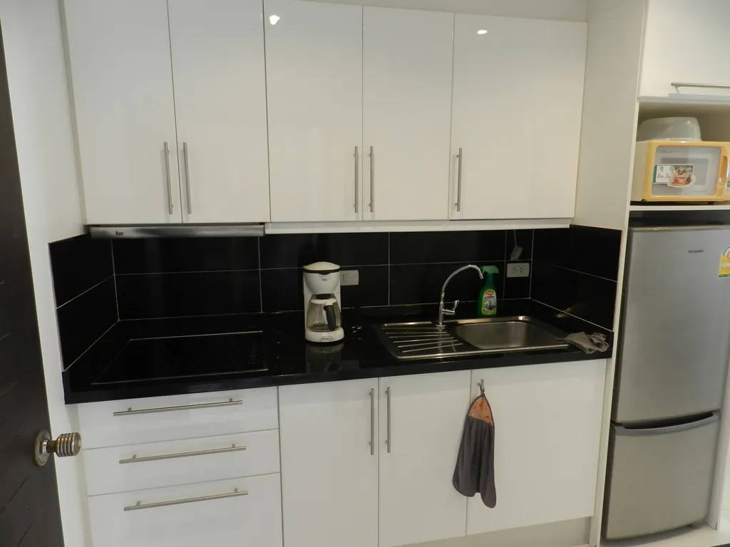 Студия с фронтальным видом на море