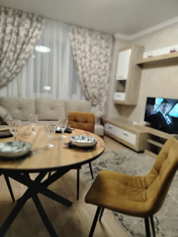 Евротрешка у ЖД вокзал и зоопарка