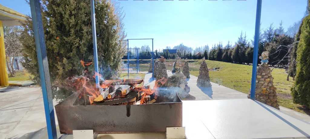 Уединенная дача с прудом и баней у Псковского озера