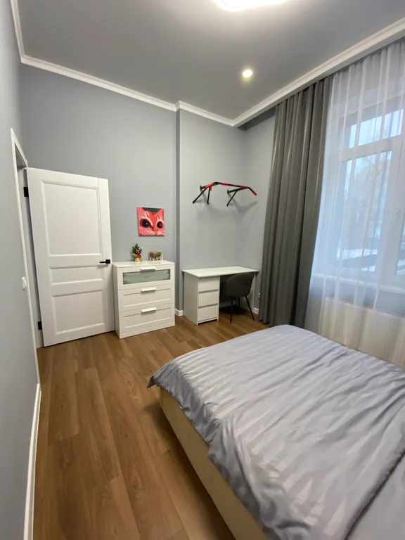 Комфортная квартира с высокими потолками около Корстона