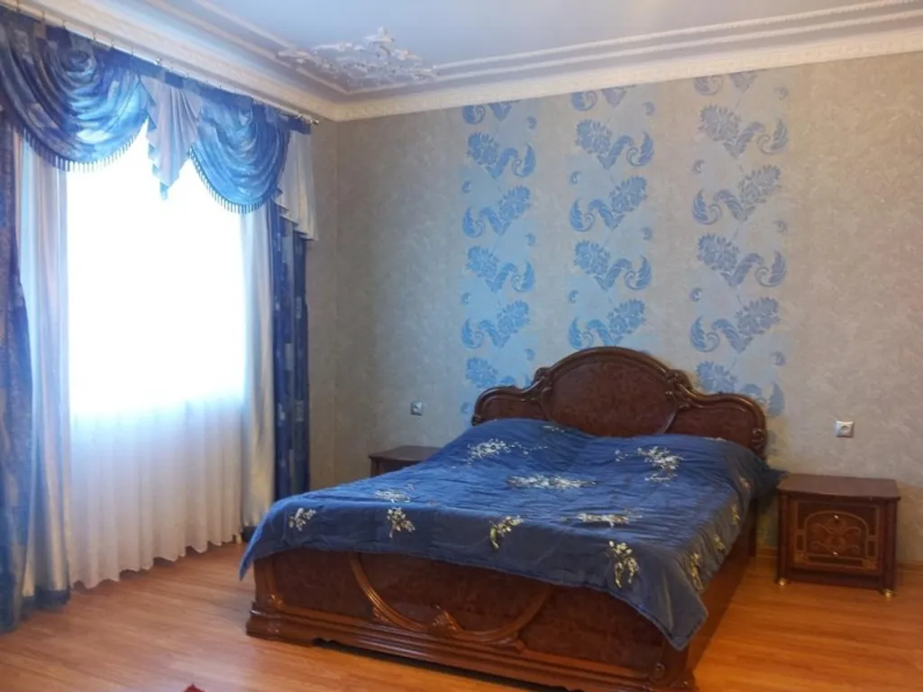 Коттедж Коттедж с большим бассейном — Черное