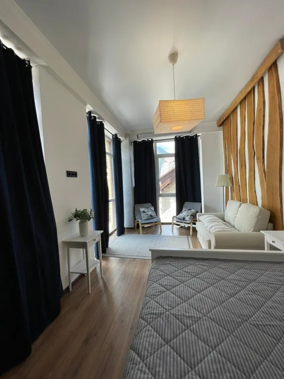 Апартамент с видом на горы в центре