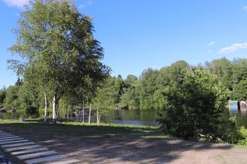 Коттедж на берегу реки