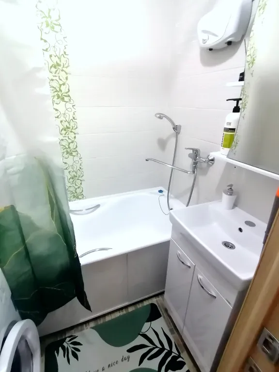 С видом на сад победы, рядом с оптик-центром, okoris и медеор ом