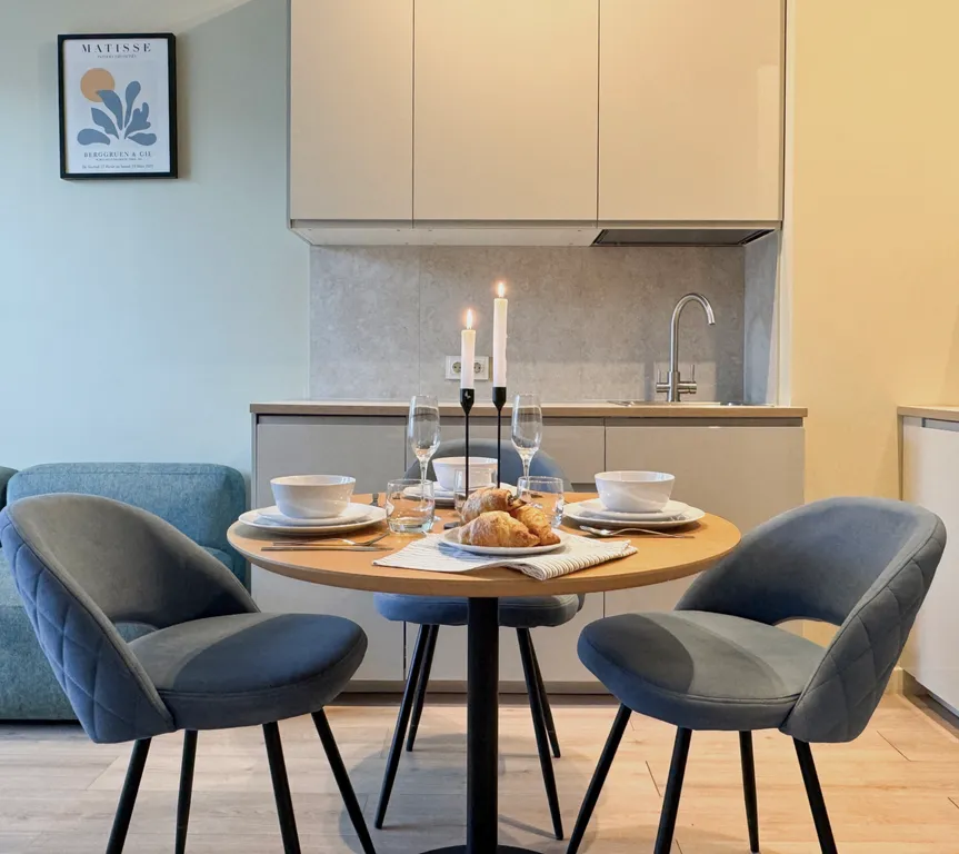 Студия в центре с балконом и стильным дизайном