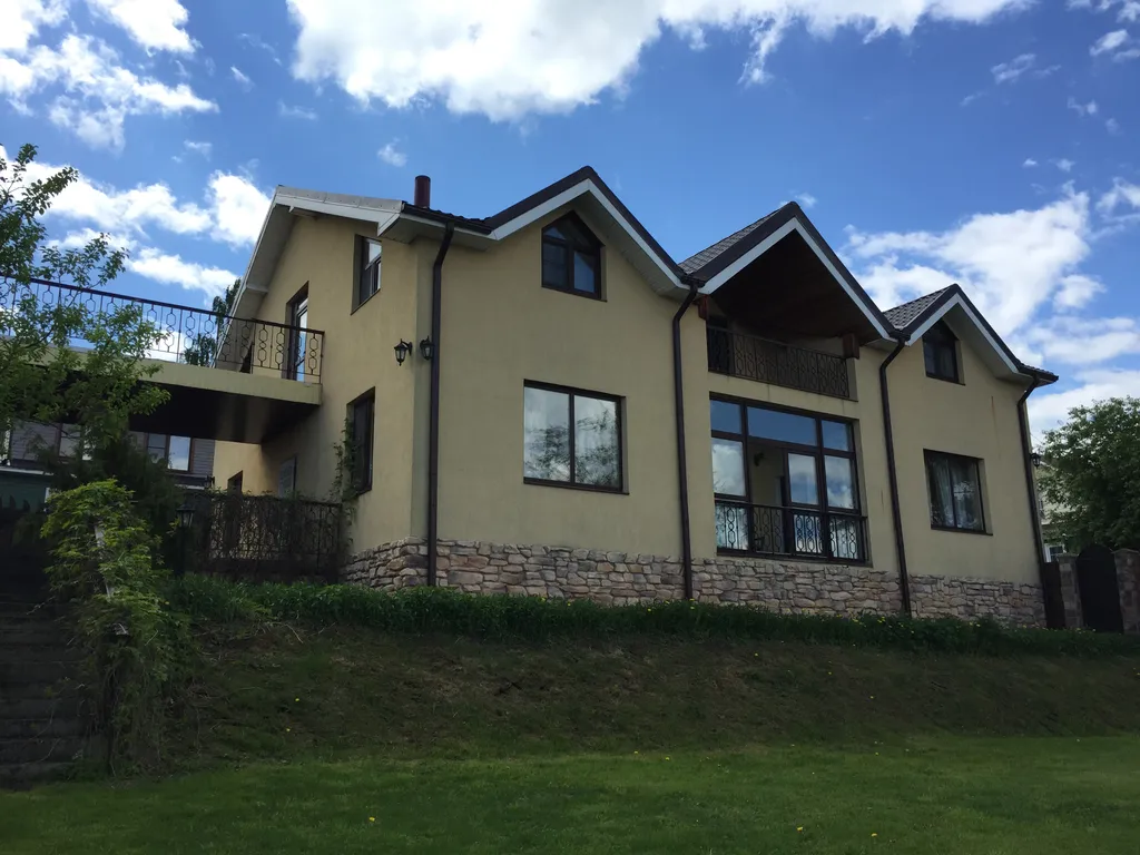 Дом на берегу волги, с видом на затопленную колокольню