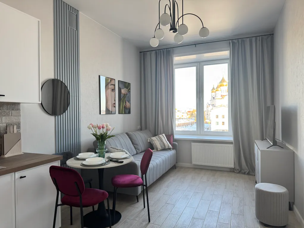 Около реки, Уютная квартира с видом на храм