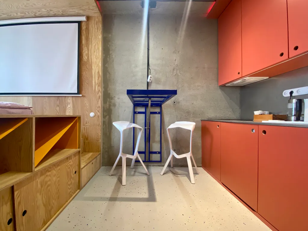 Уникальная студия с самым высоким подиумом