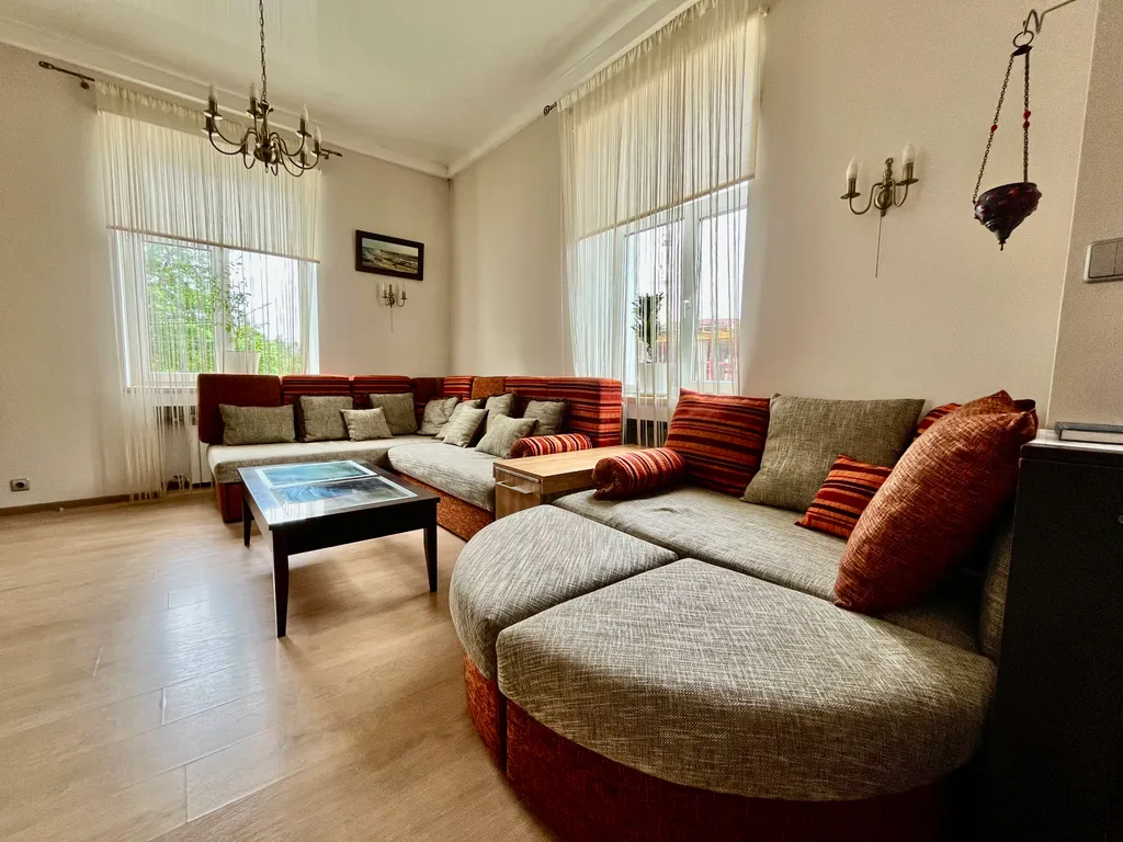 Двухкомнатная квартира в центре с закрытой парковкой — аренда посуточно в Псков