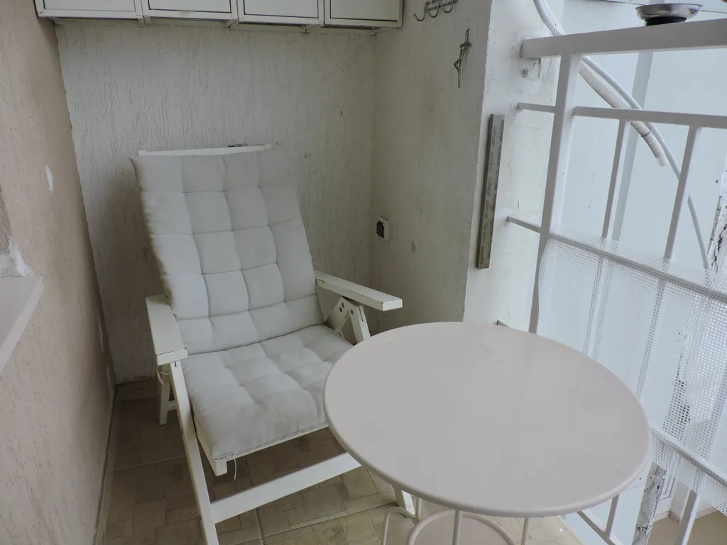 Просторная студия с панорамным видом на море