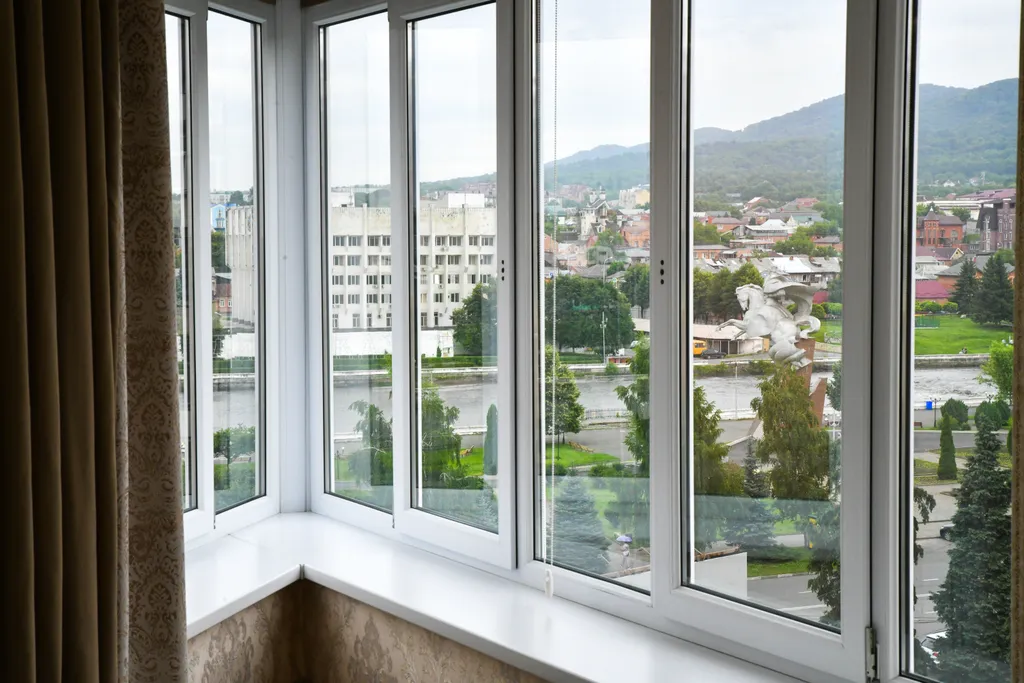 Квартира с видом на горы и набережную в центре города