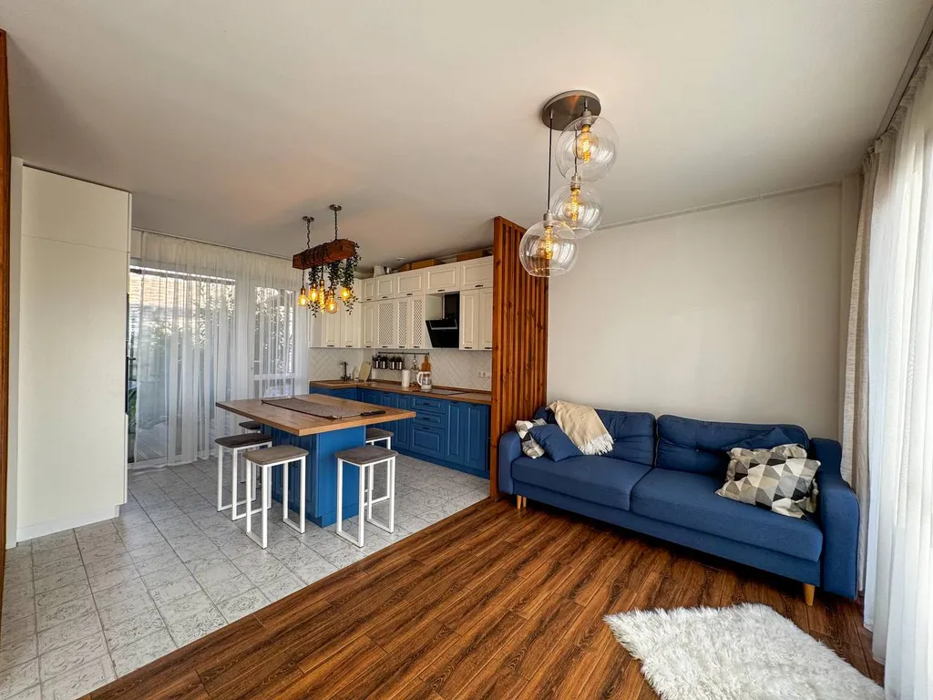 Таунхаус с дизайнерским ремонтом и террасой