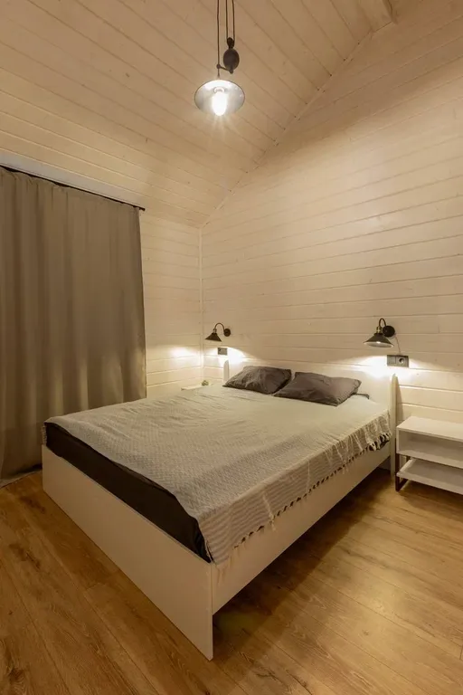 Домик в лесу с камином и баней