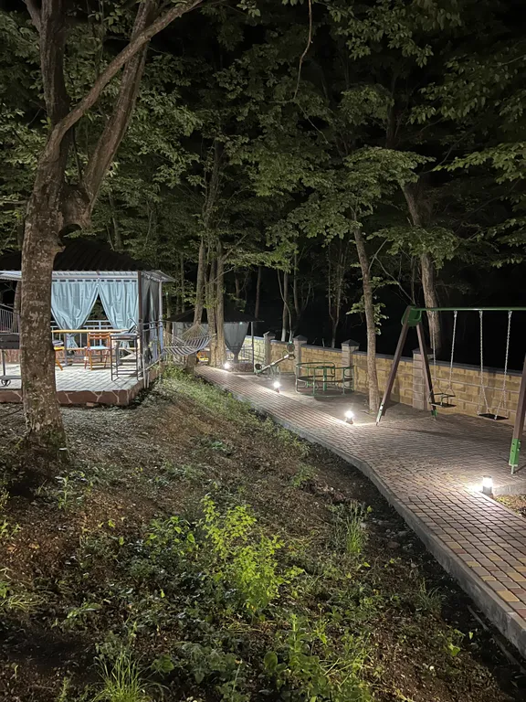 Домик в лесу у моря с верандой