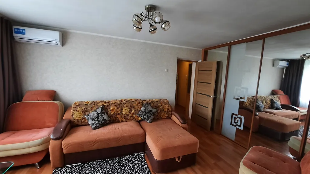 Уютная 2х комнатная квартира в центре города с кондиционером и балконо