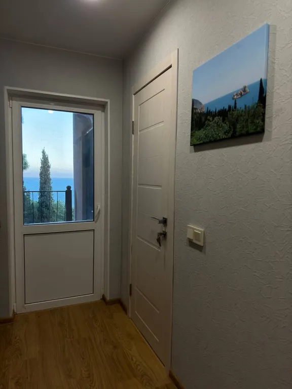 Современный коттедж на скале