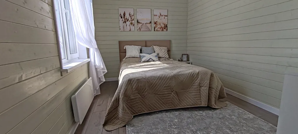 Дом рядом с озером