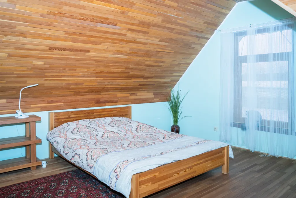 Уютный дом в окружении леса