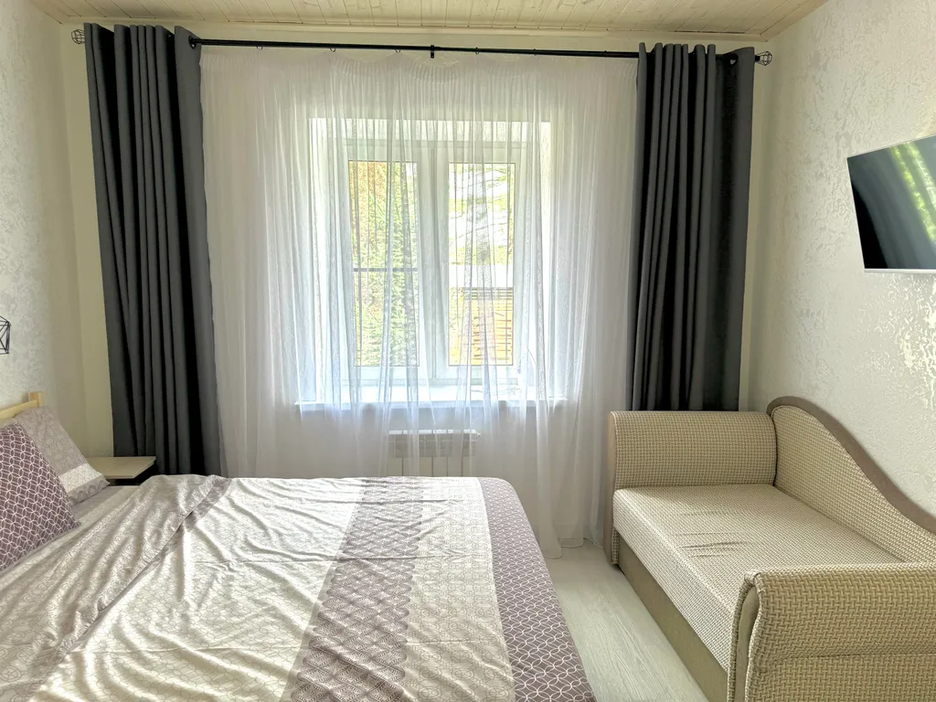 Дом с прудом у леса с хвойным оазисом в 3 км от ГЛЦ Абзаково до 8 гос.