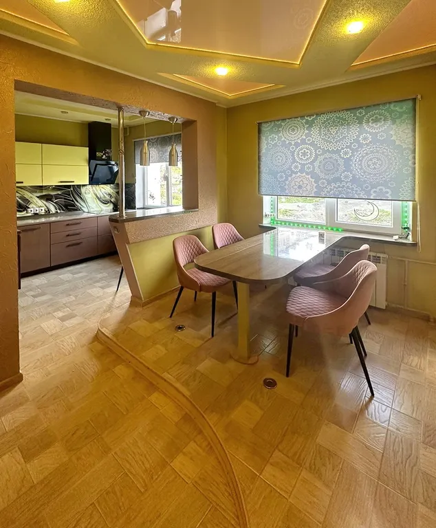 Трёхкомнатная квартира с большой кухней-гостиной возле Биг Вуд