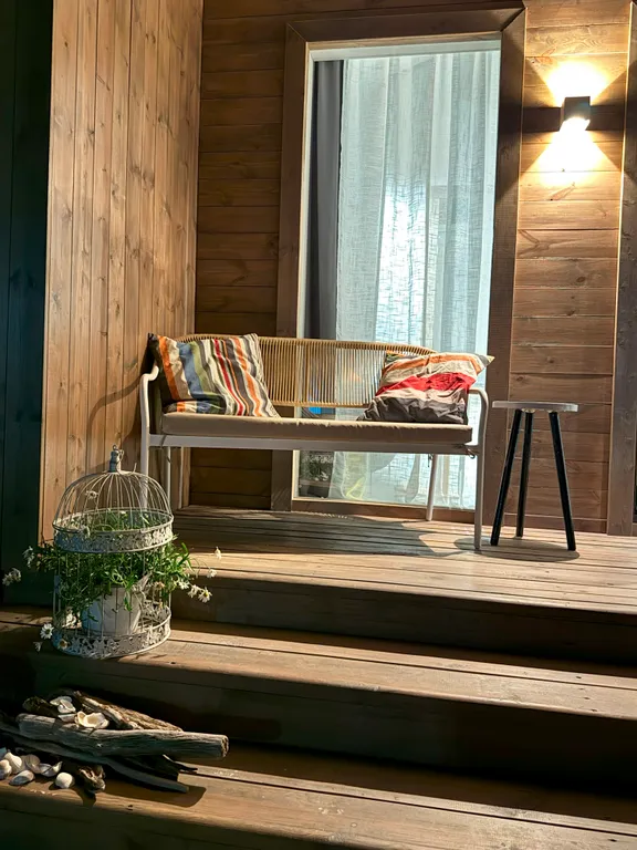 Дом в Абхазии у Черного моря (Му с цветами)