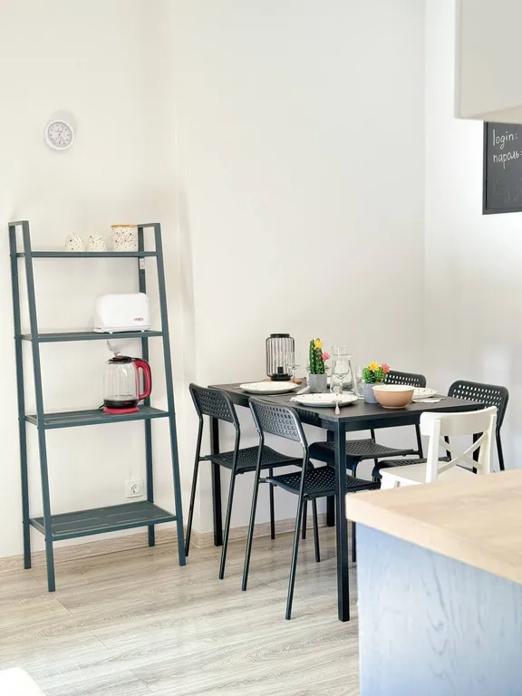 Уютная квартира напротив бассейна со своими лежаками, 7 спальных мест