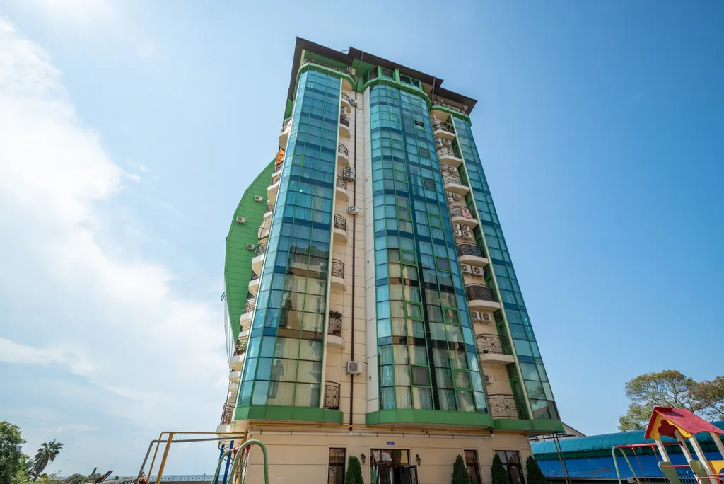 Четырехкомнатная у моря с дорогим ремонтом и видом на море