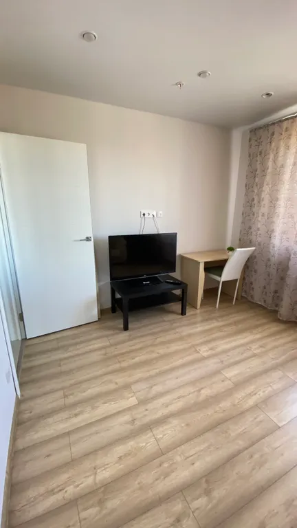 Уютные апартаменты с видом на парк, рядом Нева .