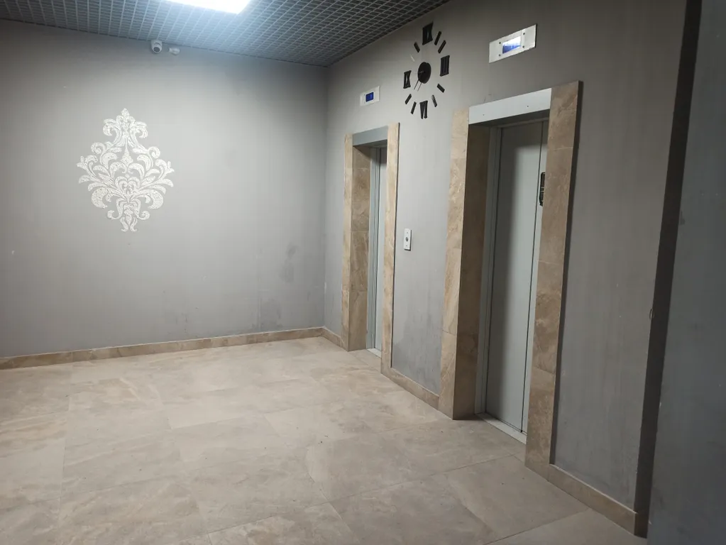 Просторная квартира в новом доме у цветника