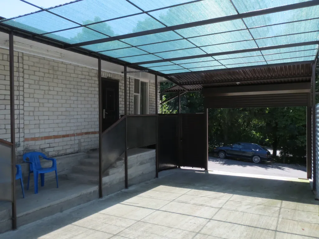 Дом в тихом спальном районе