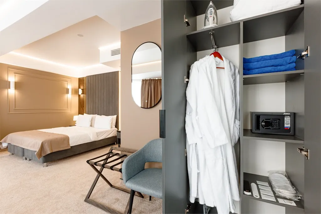 Джуниор Сюит