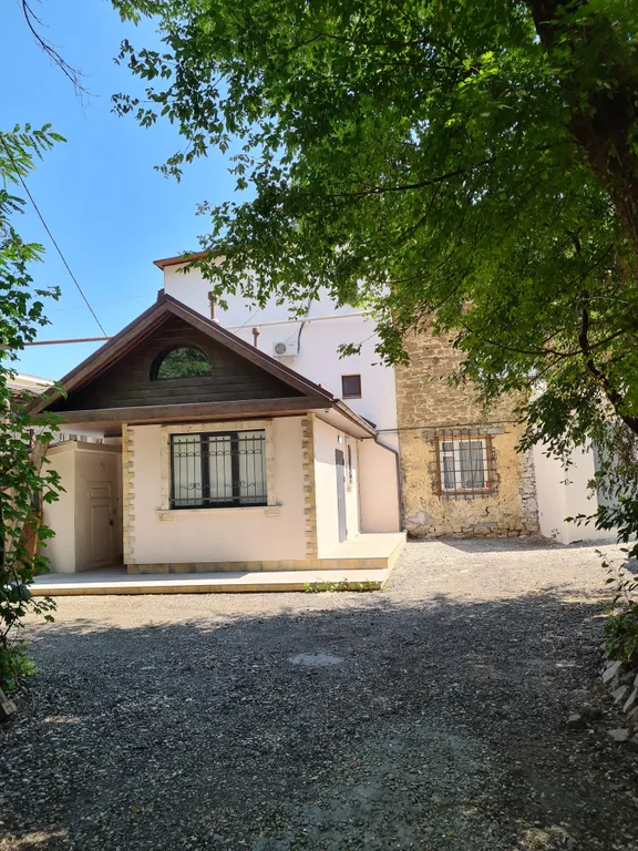 Коттедж Новый домик с парковкой в сердце курортного парка — Кисловодск