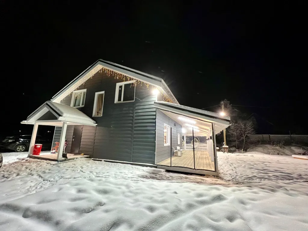 Дом и баня у реки