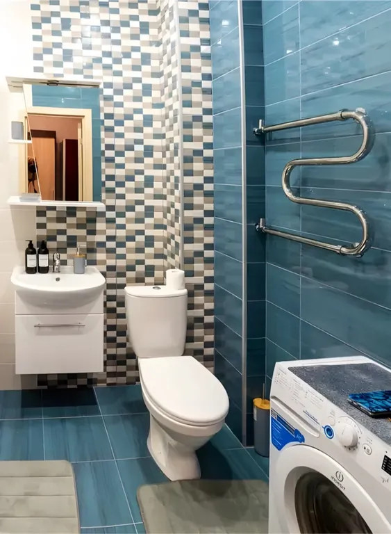 Уютная студия в скандинавском стиле с видом на лес