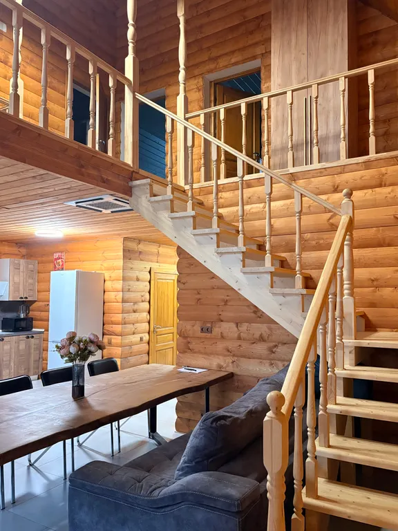 Дом с сауной и тёплым бассейном у пруда