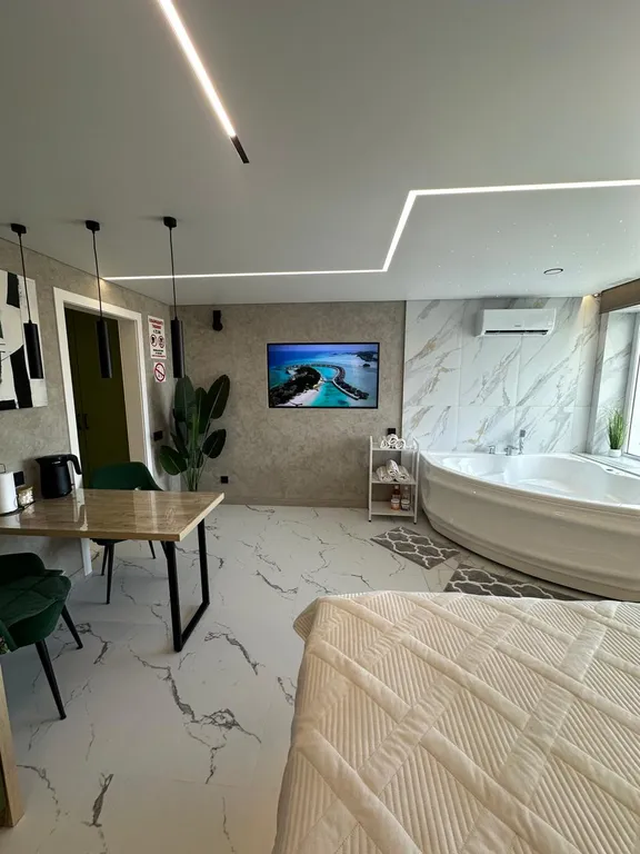 Квартира-студия с джакузи с панорамным видом — аренда посуточно в Нефтекамск