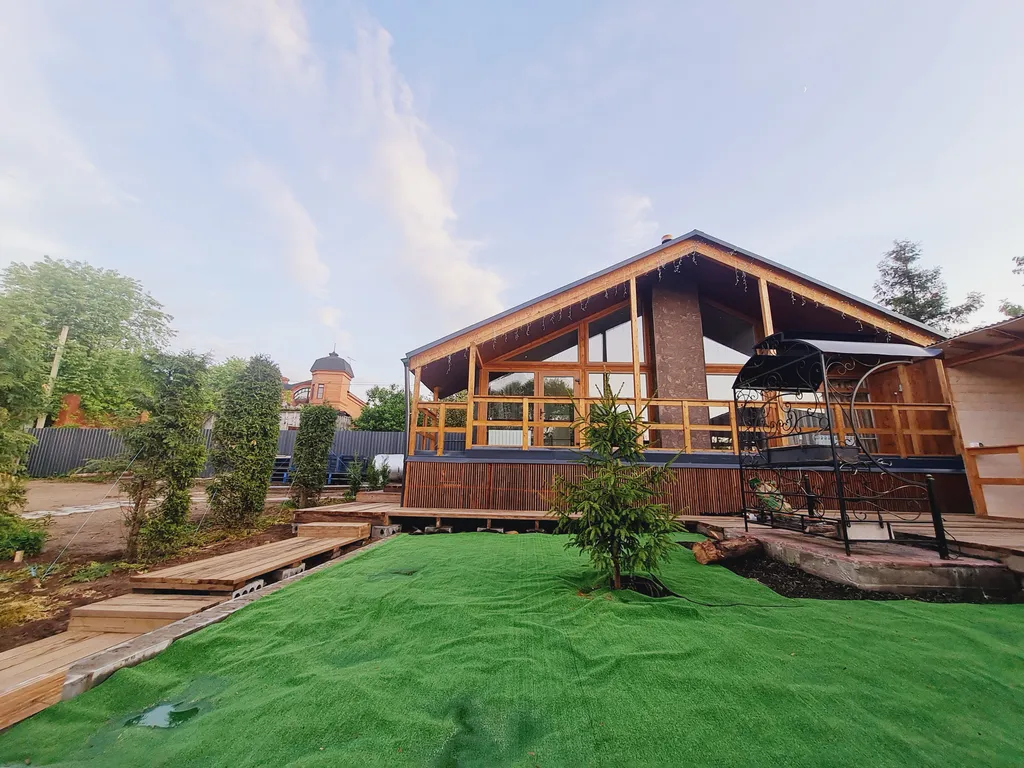 Дом на берегу водохранилища