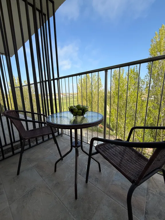 Дизайнерская студия «Лавандовая Гармония» с бассейном и террасой